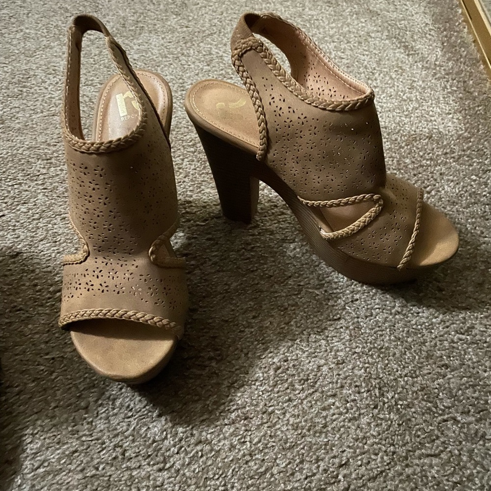 Heels - Picture 2 of 2
